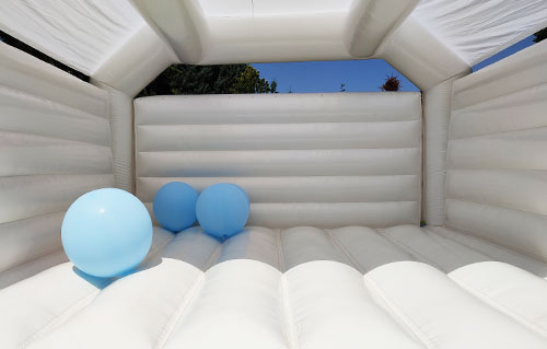 Aqluiler Hinchable Blanco en Barcelona