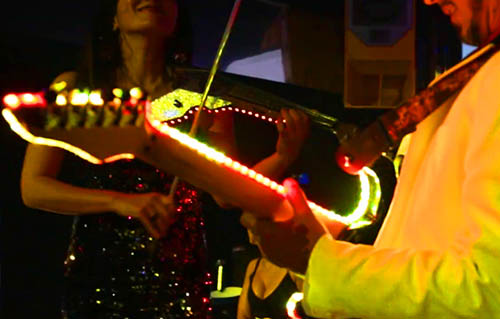 Violín y guitarra led Barcelona